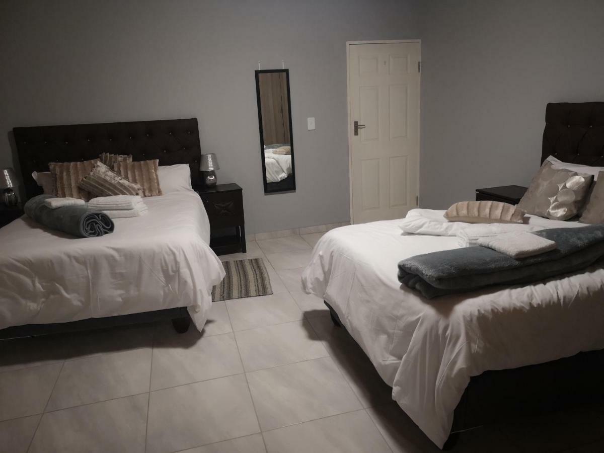 Tuvawa Luxury Suites Уолфиш-Бей Экстерьер фото