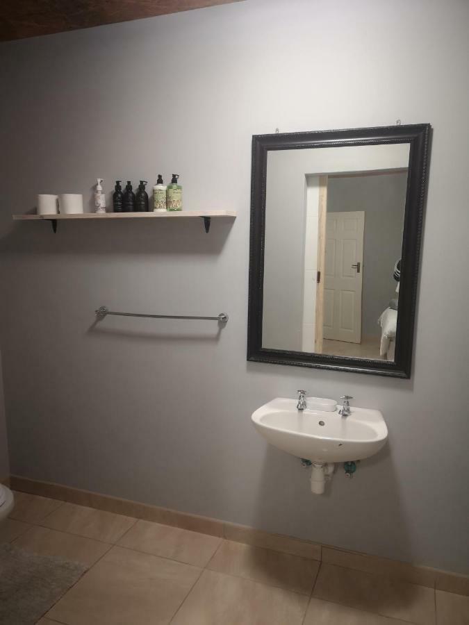 Tuvawa Luxury Suites Уолфиш-Бей Экстерьер фото