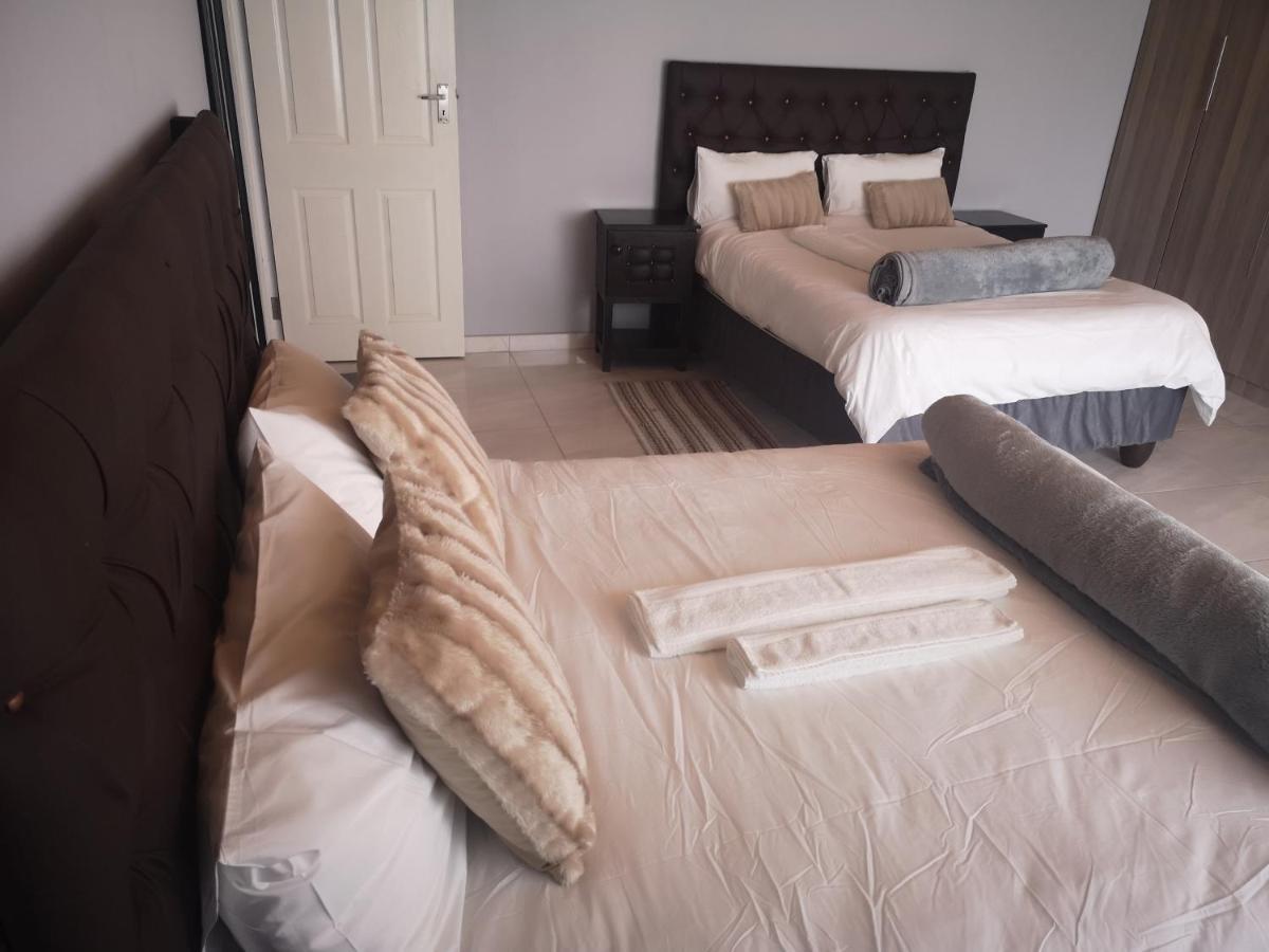 Tuvawa Luxury Suites Уолфиш-Бей Экстерьер фото